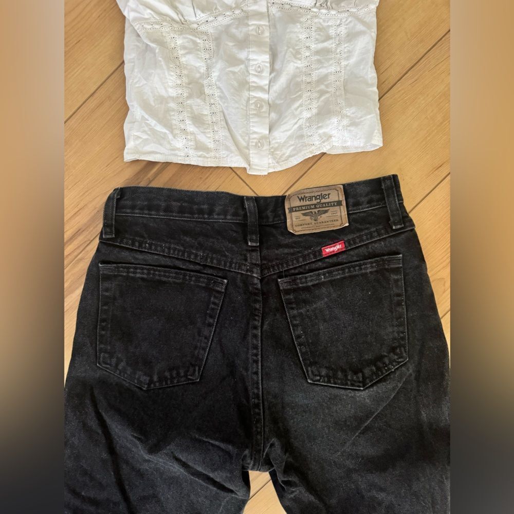 Wrangler Black Jeans 29/30 High Waisted with Cute White Button Up Top Small